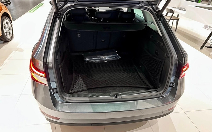 Skoda Superb cena 185990 przebieg: 4, rok produkcji 2024 z Międzybórz małe 79